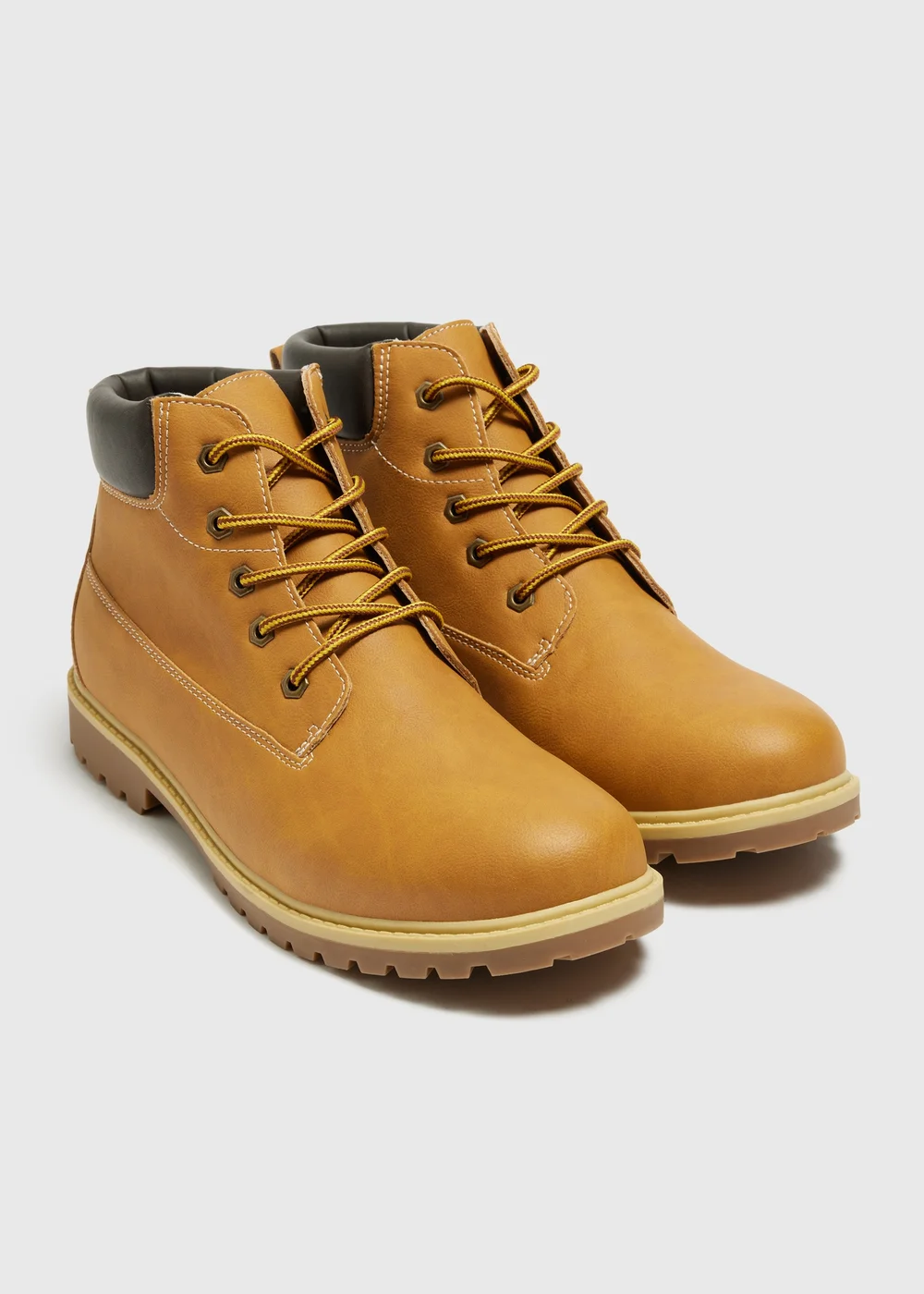 Sand Worker Boots - Size 6 Image 1