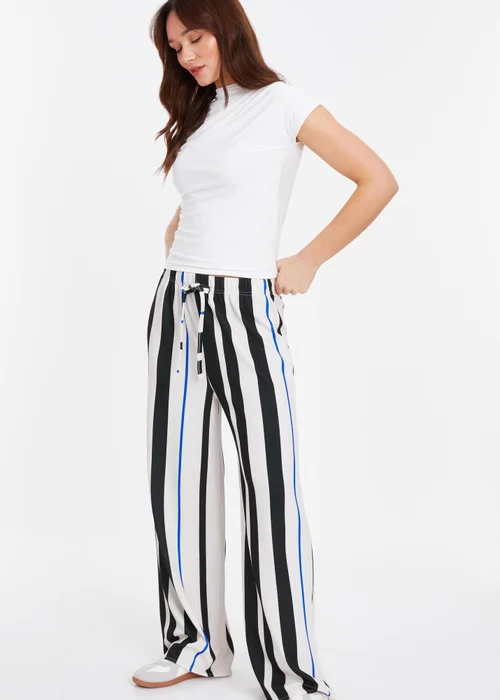 Quiz White Wrap High Neck Top - 8 Image 3
