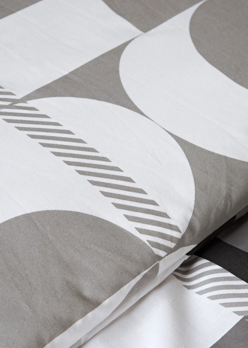 Grey Geometric Pattern Duvet Set - Single Image 3