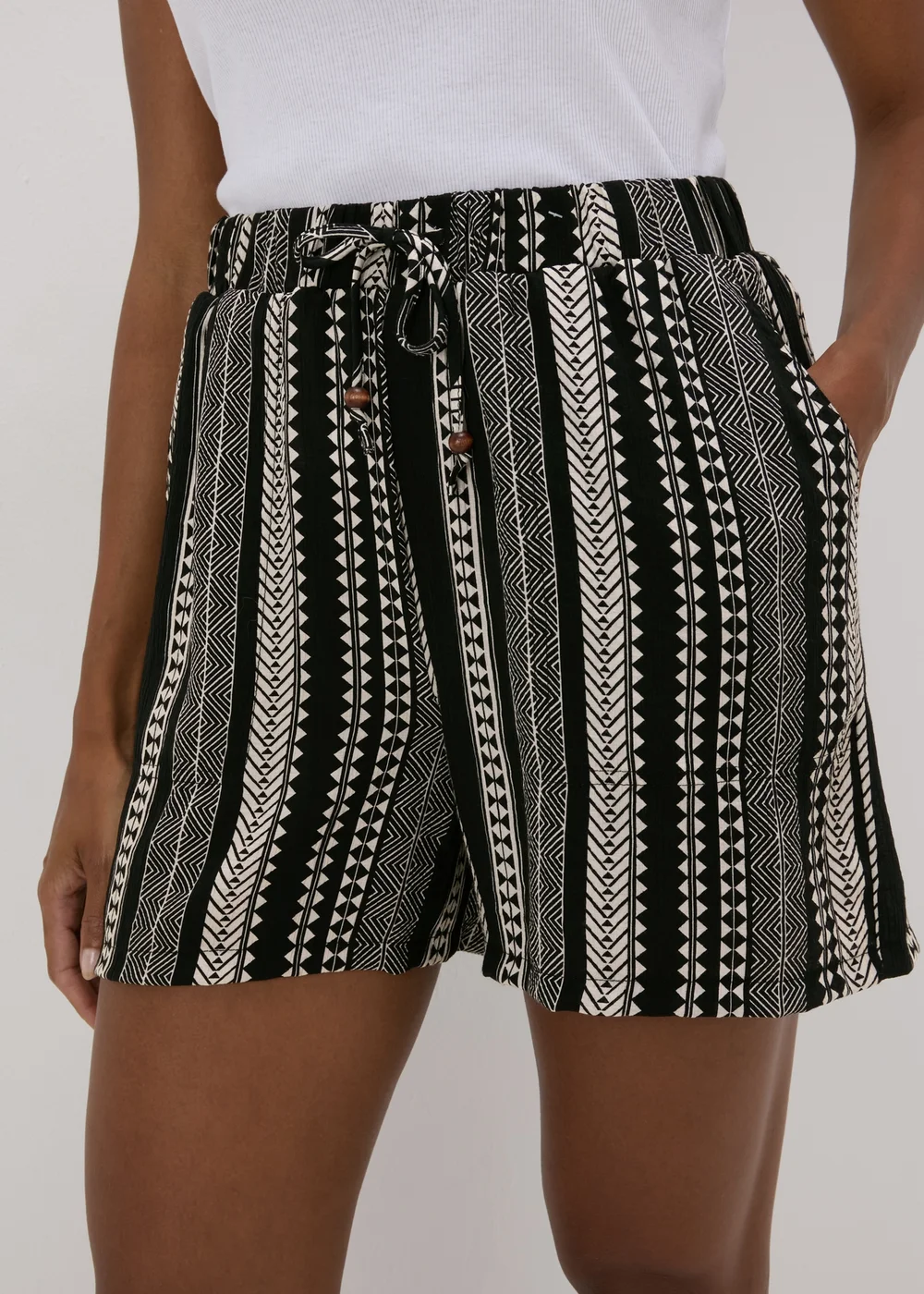 Black Mono Print Textured Shorts - 8 Image 3
