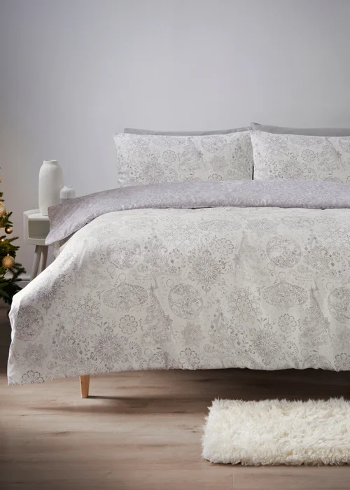 Wondrous Christmas White Snowflake Duvet Set - Single Image 1