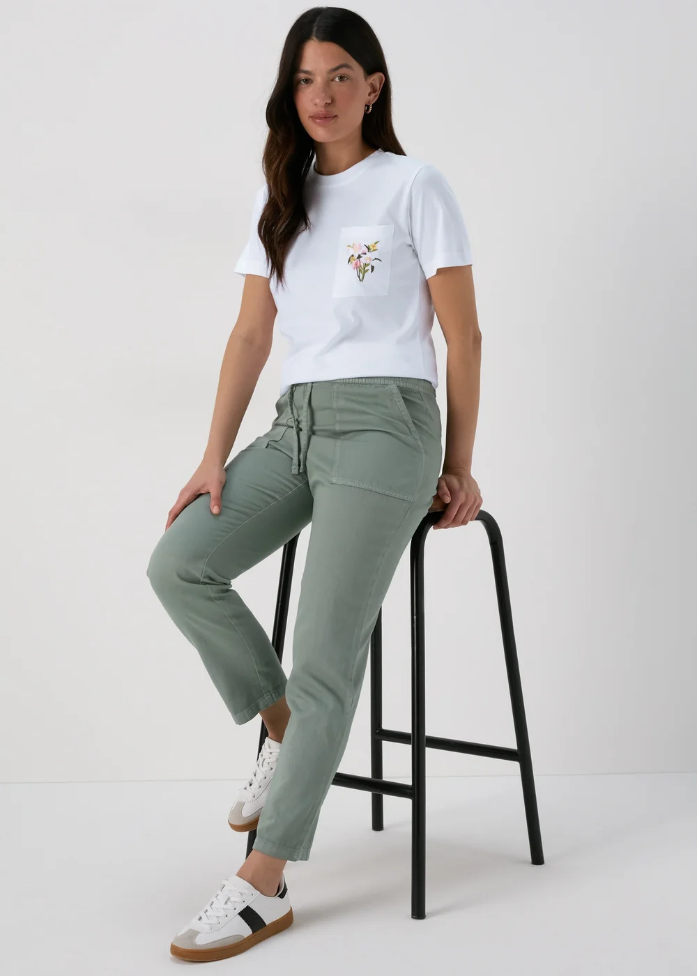 White Embroidered Pocket T-Shirt - 8 Image 4