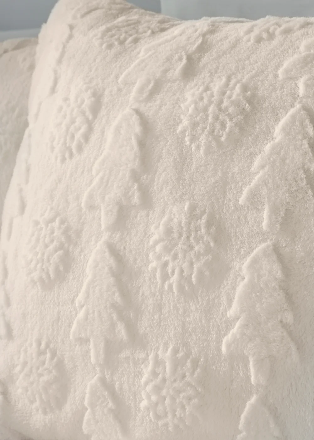 Wondrous Cream Snowflake Fleece Duvet Set - King Image 2