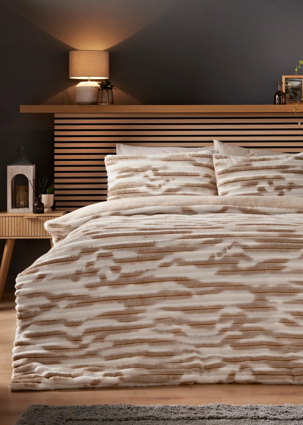 Beige Faux Fur Duvet Set - Double Image 1