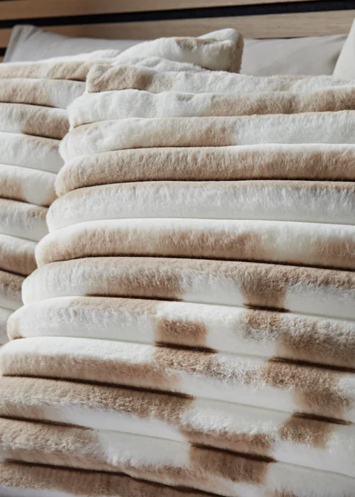 Beige Faux Fur Duvet Set - Double Image 2