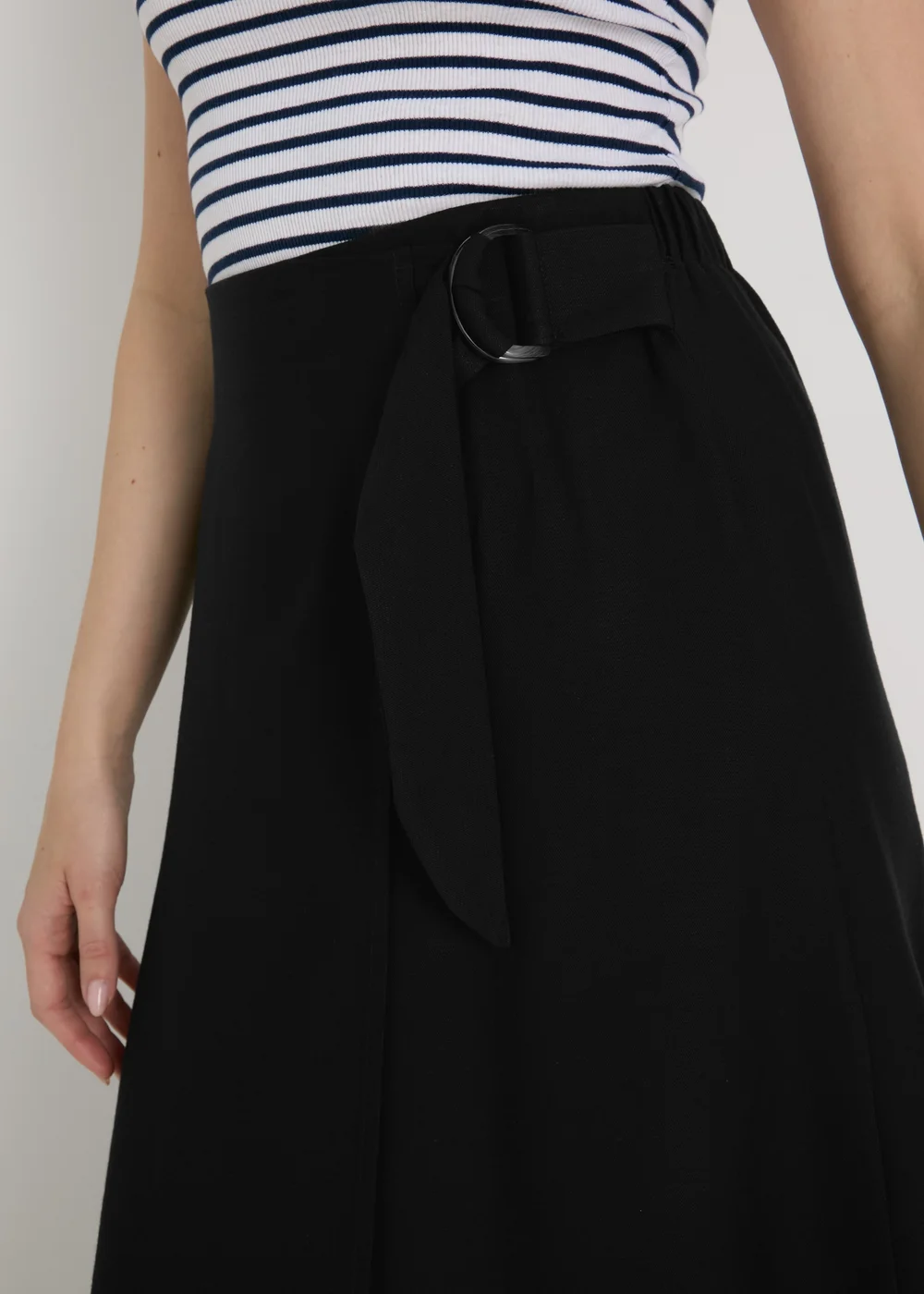 Black Buckle Tie Midi Wrap Skirt - 8 Image 3
