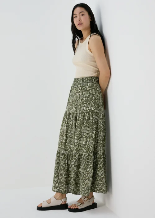 Green Printed Tiered Maxi Skirt - Size 8 Image 4
