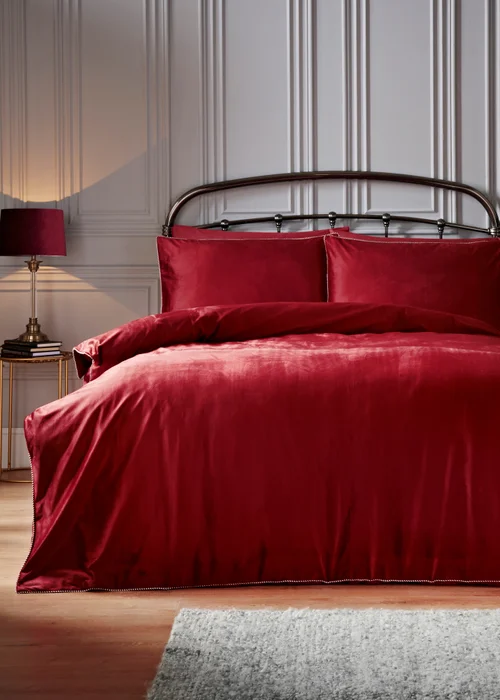 Red Velvet Trim Duvet Set - Double Image 1