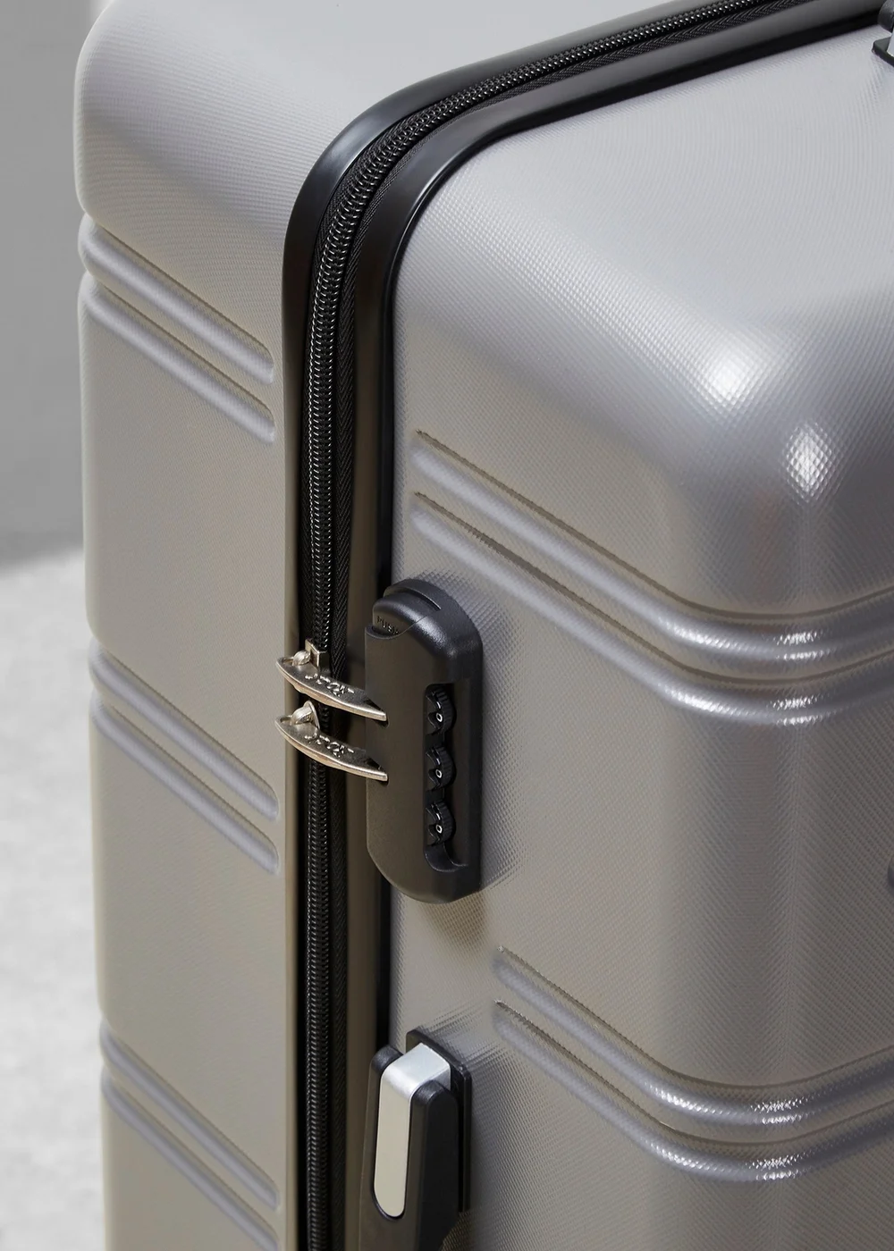 Rock Grey Lisbon Suitcase - Small Image 4
