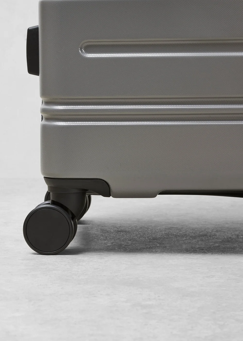 Rock Grey Lisbon Suitcase - Small Image 3