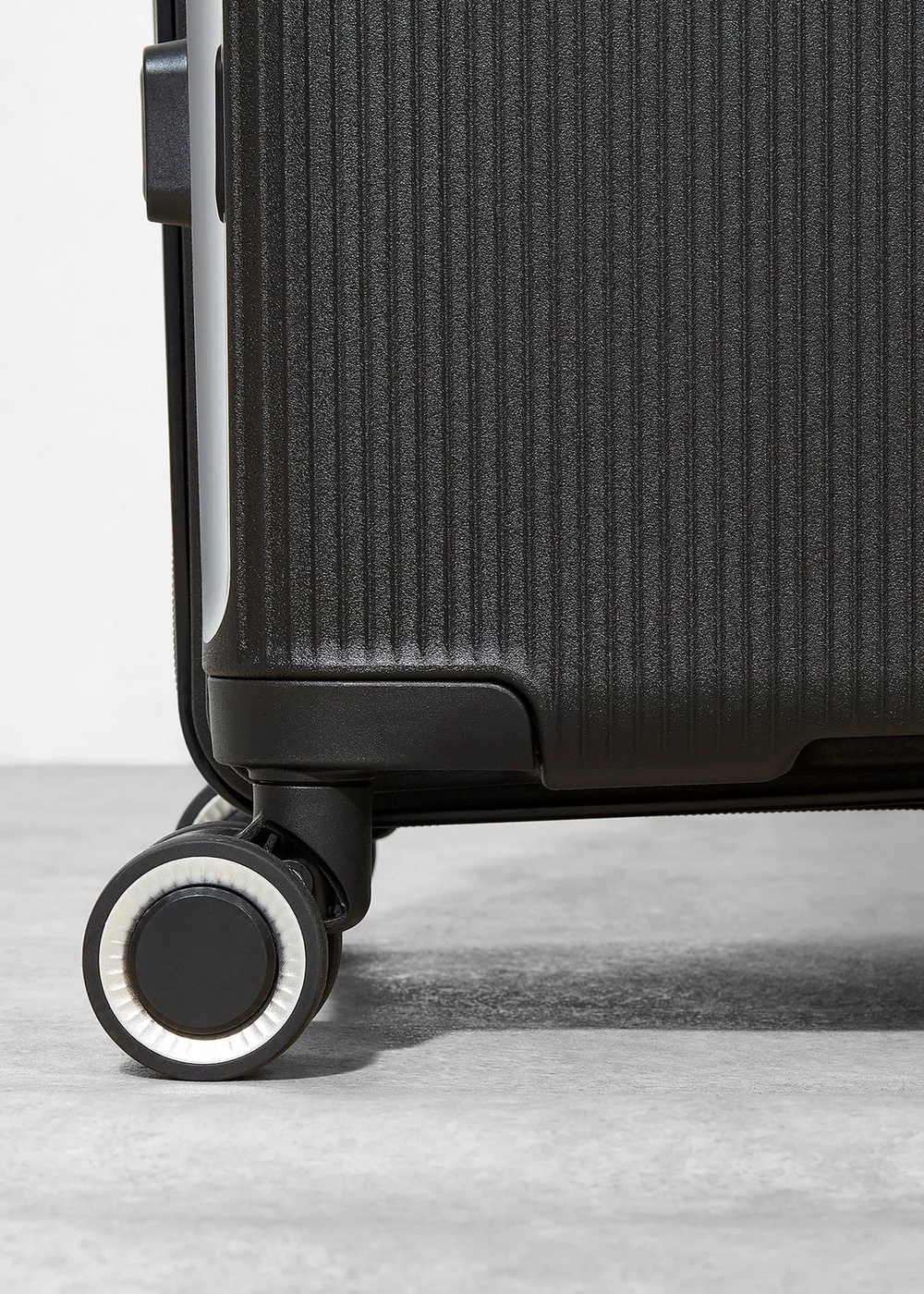 Rock Black Hudson Suitcase - Small Image 3