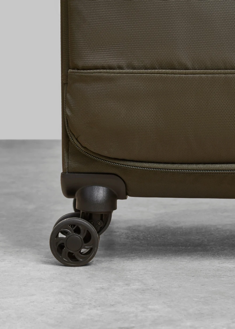 Rock Paris Suitcase Olive Green - Cabin Image 4