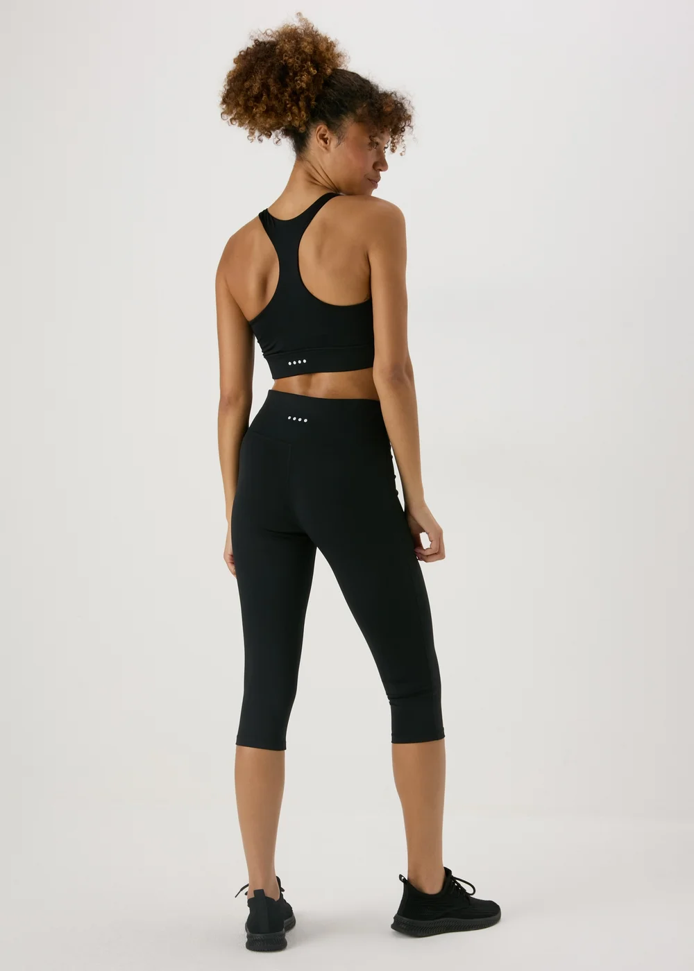 Souluxe Black Capri Leggings - 8 Image 6