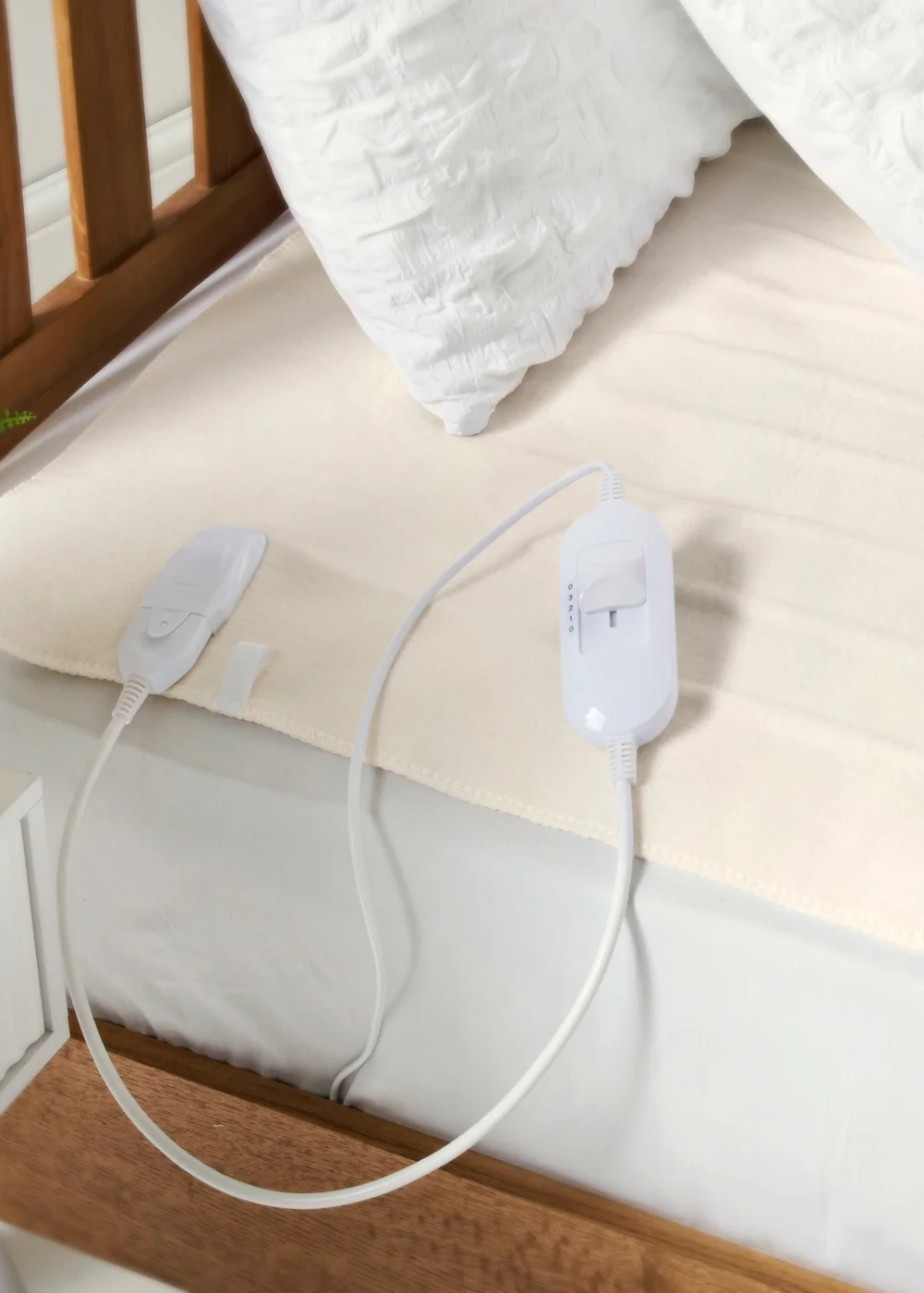 Cream Fleece Electric Blanket - Single Image 2
