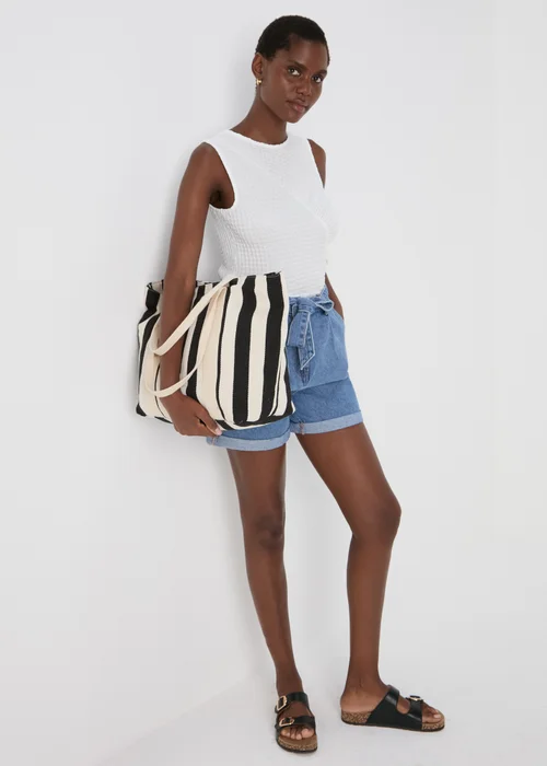 White Textured Vest - Size 8 Image 4