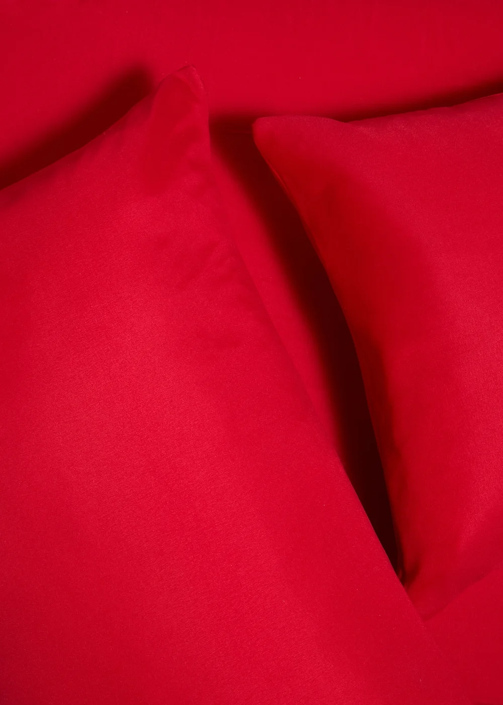 Red Fitted Sheet & Pillowcases Bundle - Single Image 2