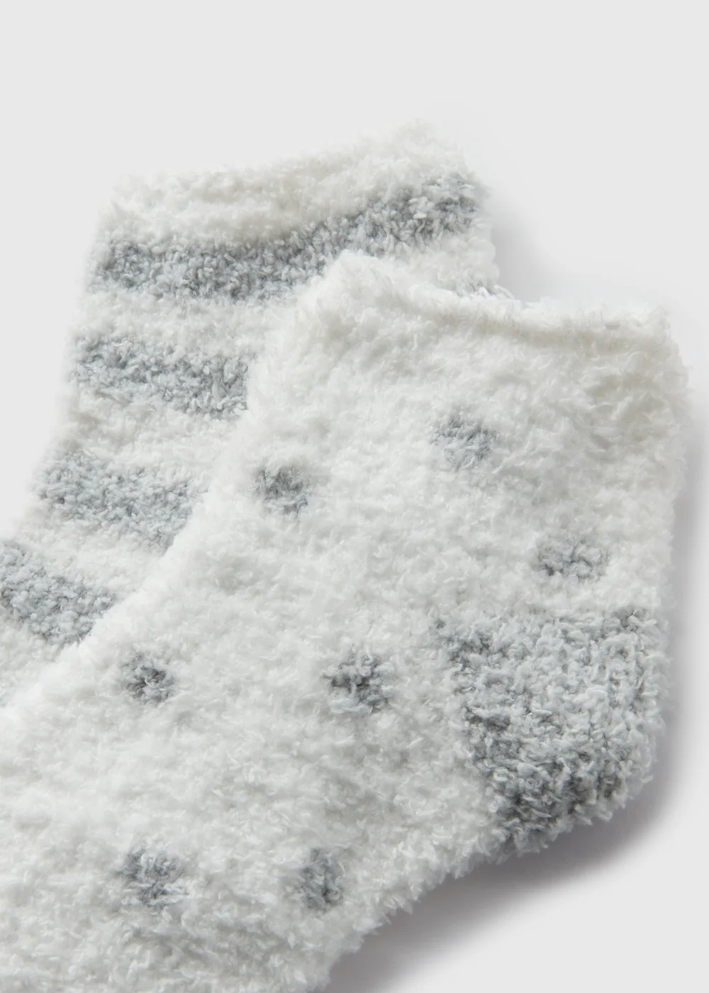 2 Pack White Spot Cosy Socks - One Size Image 2