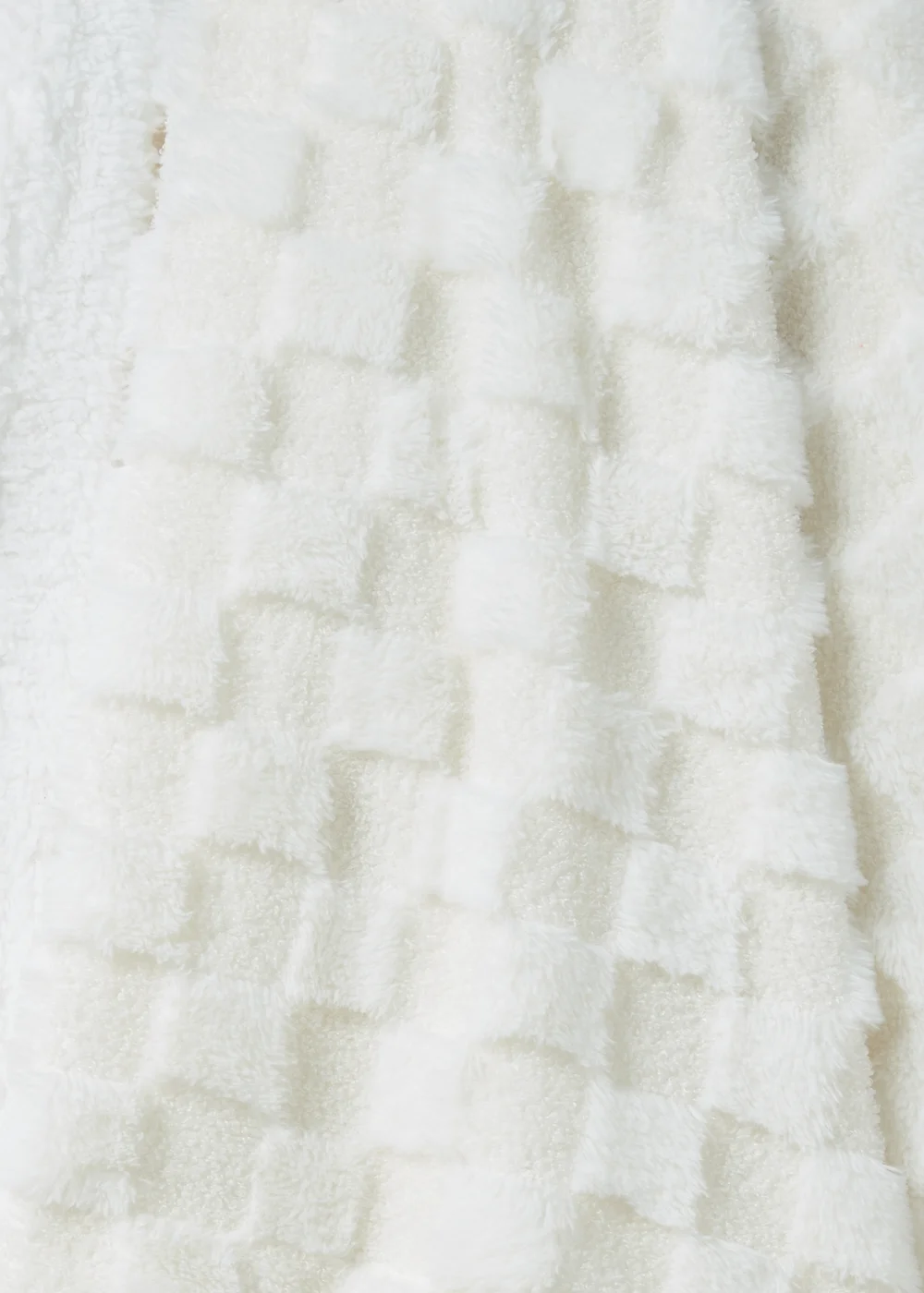 White Checkerboard Throw (130cm x 150cm) Image 2