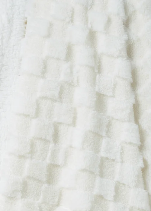 White Checkerboard Throw (130cm x 150cm) Image 2