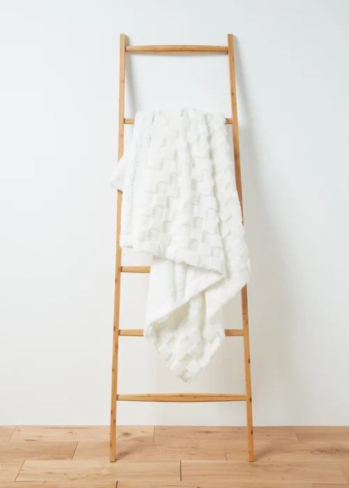 White Checkerboard Throw (130cm x 150cm) Image 1