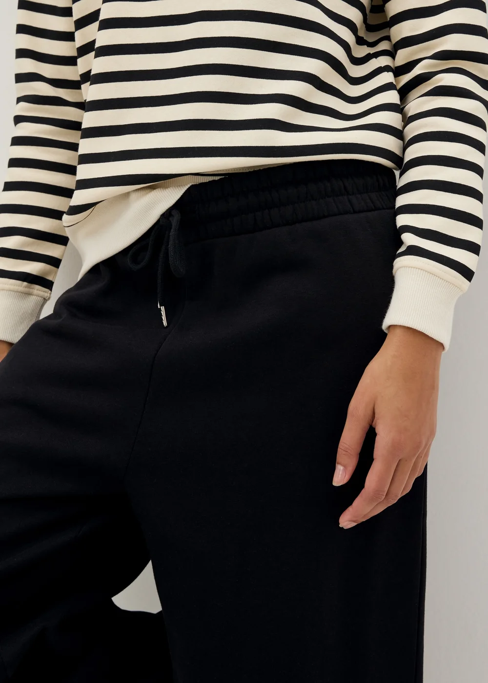 Black Wide Leg Jogging Bottoms - S Image 3