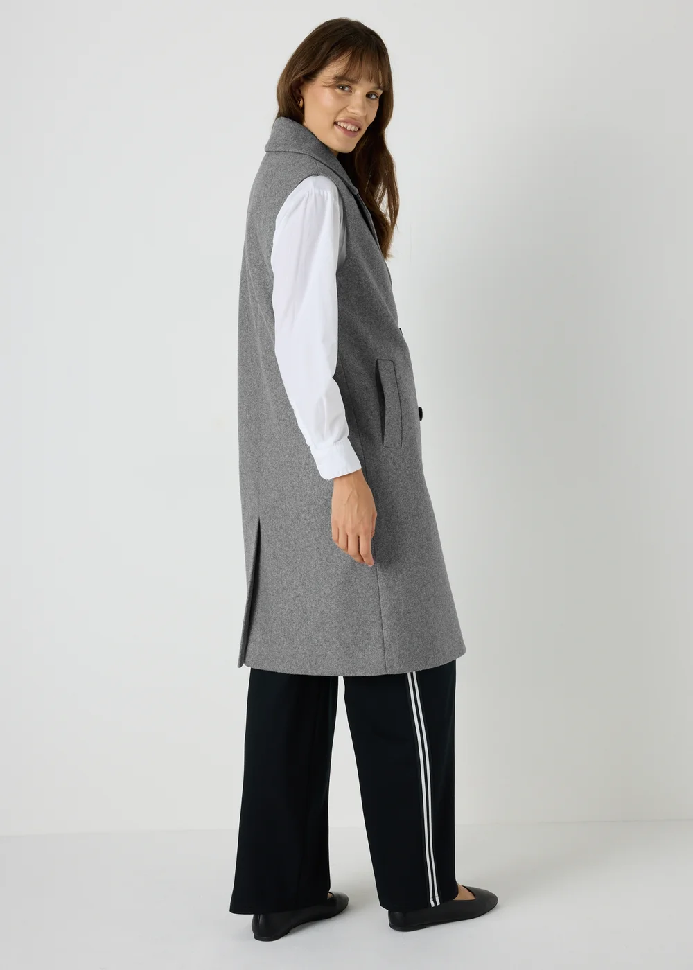Grey Sleeveless Overcoat - 8 Image 2