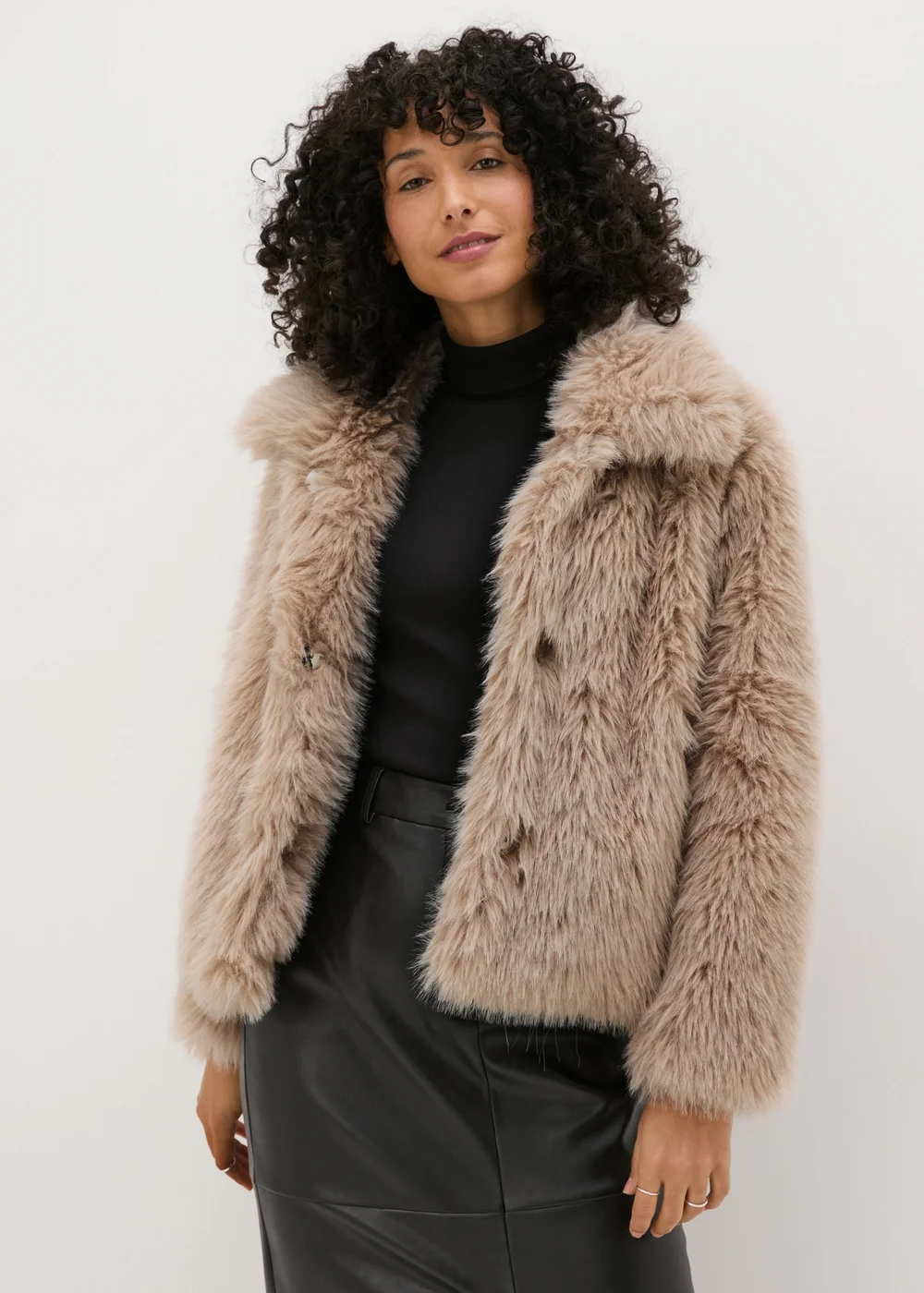 Beige Faux Fur Coat - 8 Image 3