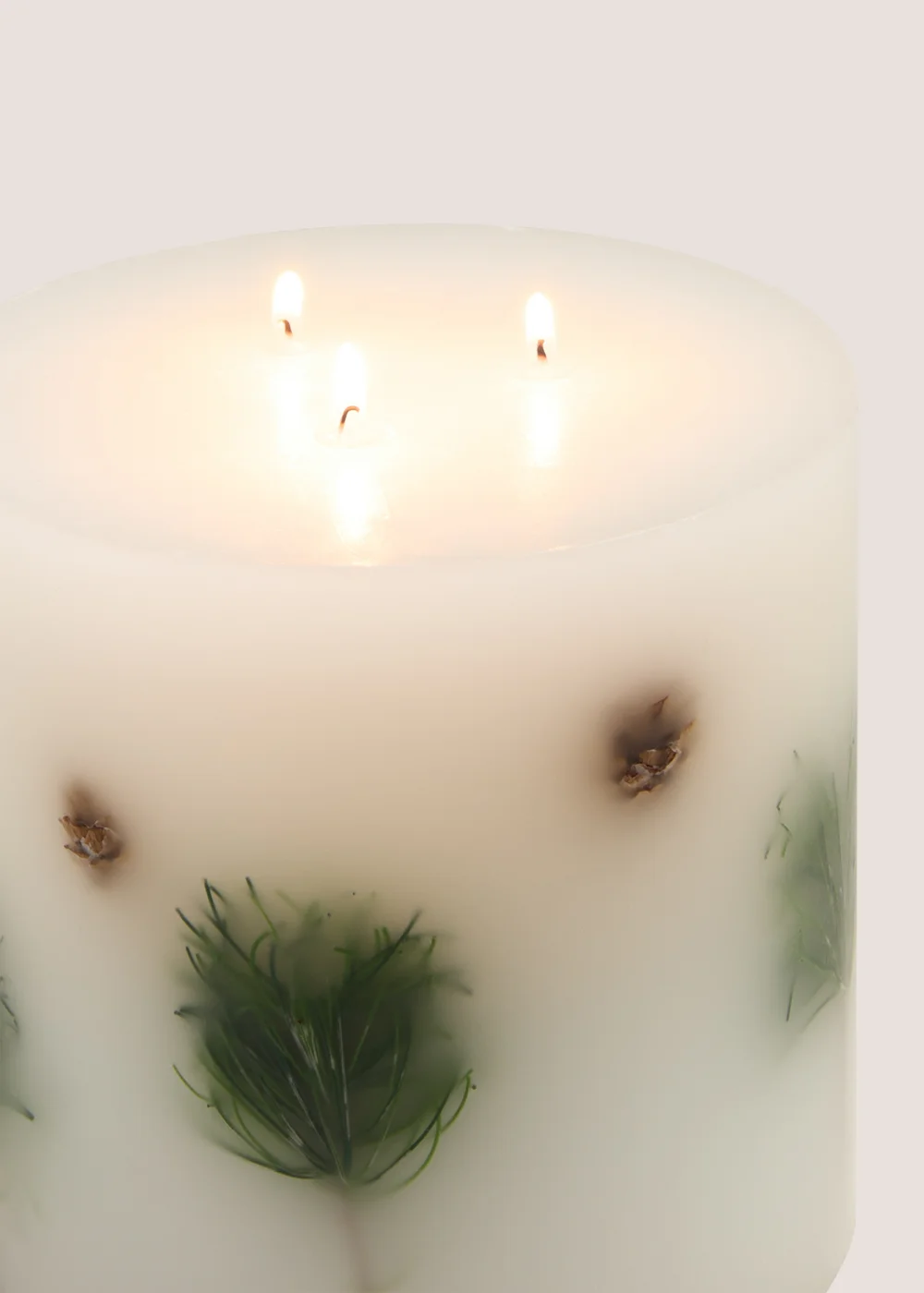 Wondrous Christmas Foliage Candle Image 2