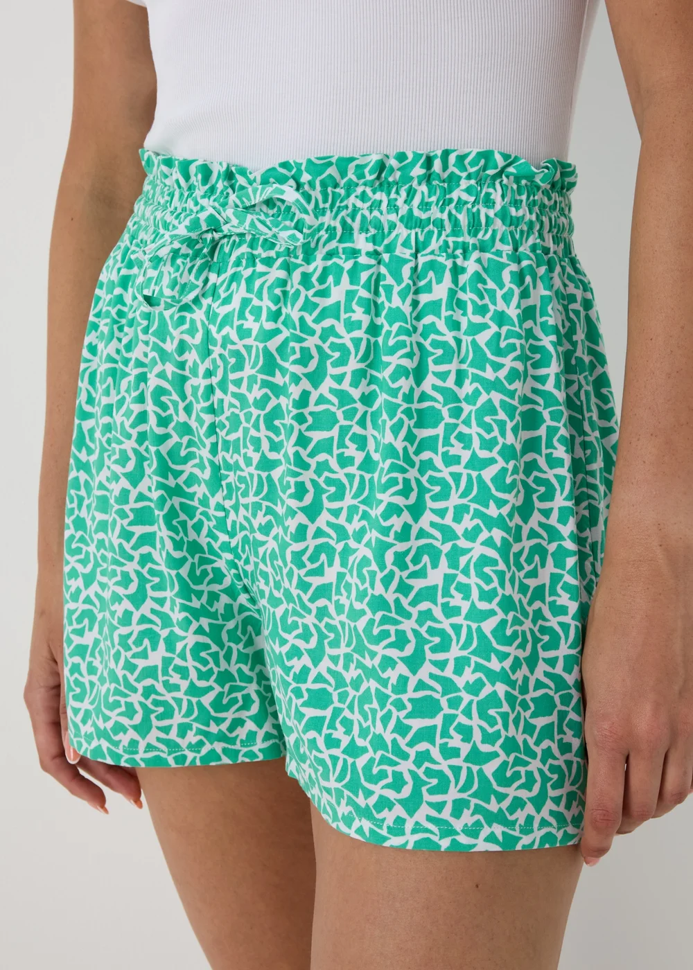 Green Patterned Viscose Shorts - 8 Image 3