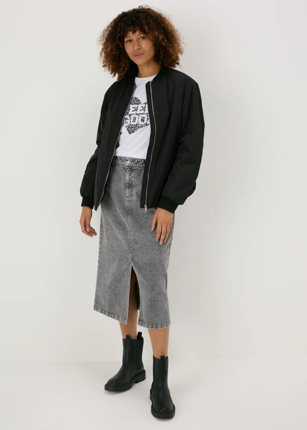 White Heart Graphic T-Shirt - Small Image 4