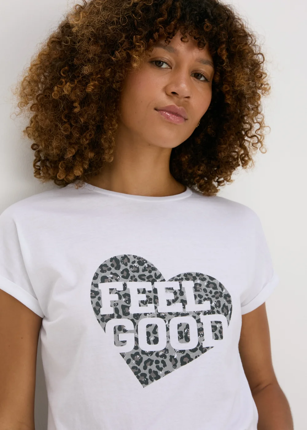 White Heart Graphic T-Shirt - Small Image 3