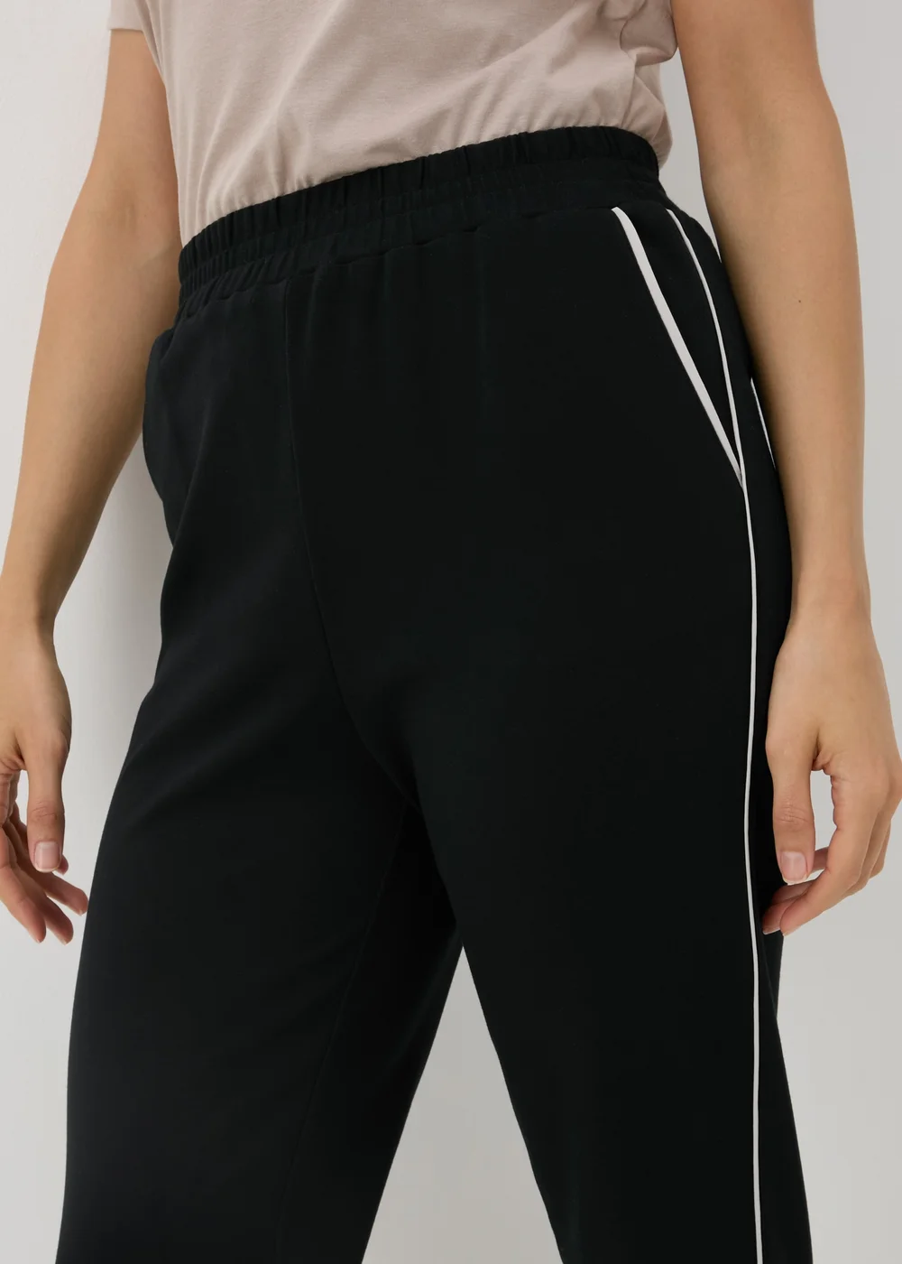 Black Tapered Side Pipe Detail Jogging Bottoms - 8 Image 3