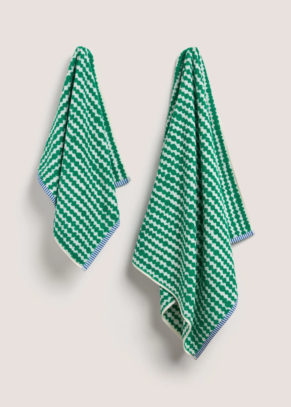 Green Spot Pattern Towel - Hand Towel Image 1