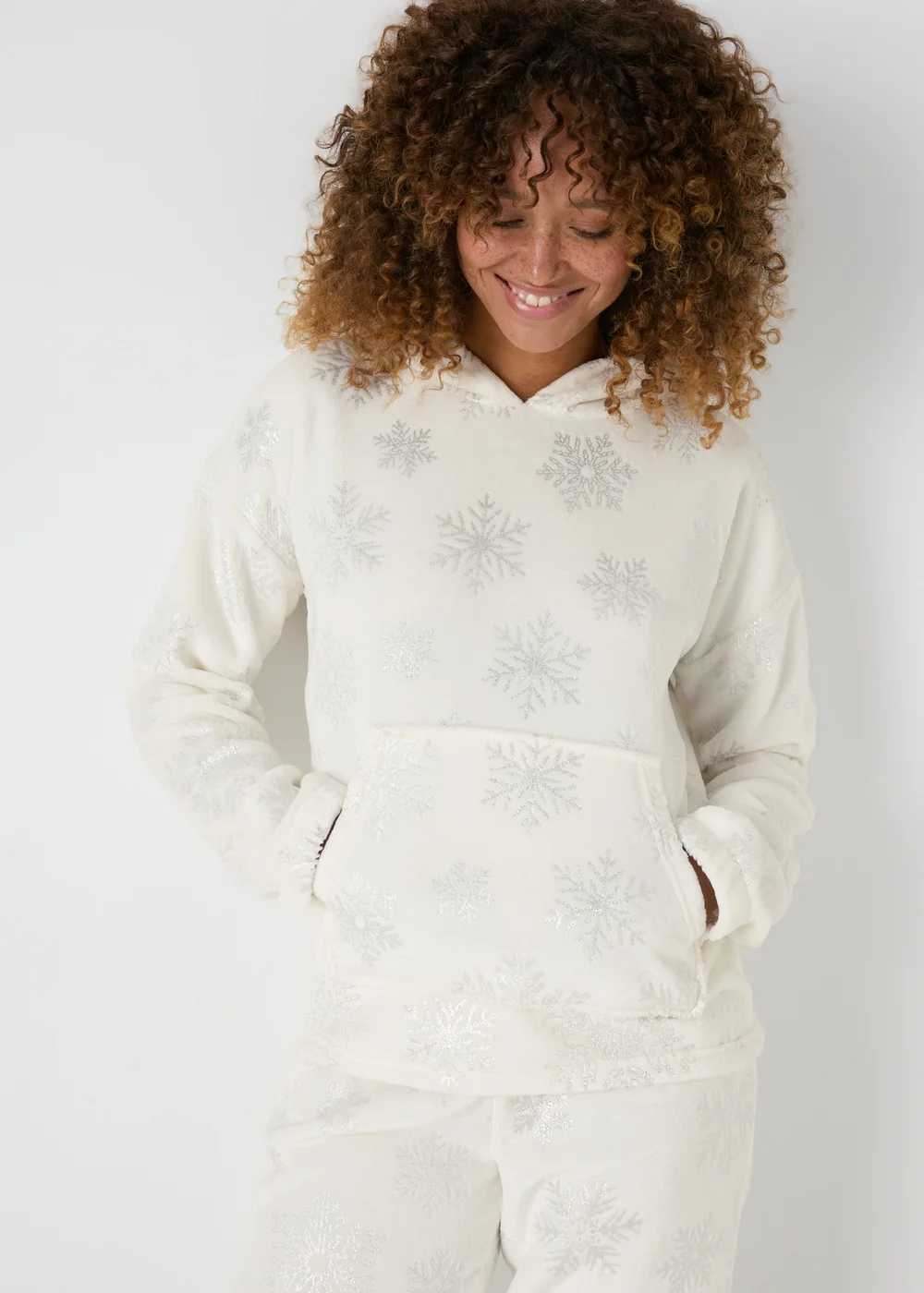 Wondrous Cream Fleece Snowflake Loungewear Set - Extra small Image 1