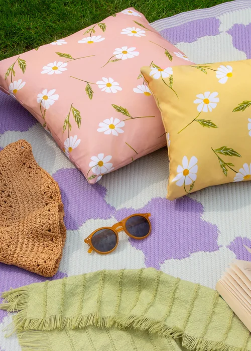 Wylder Nature Daisies Filled Outdoor Cushion (43cm x 43cm x 8cm) - One Size Image 5