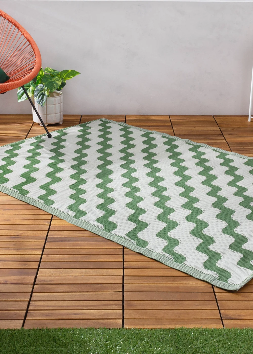 furn. Green Wave Outdoor 100% Recycled Rug (120 x 180cm) - 120 x 180cm Image 1