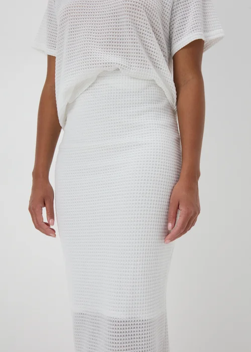 White Textured Ribbed Knit Skirt - Size 8 Image 3