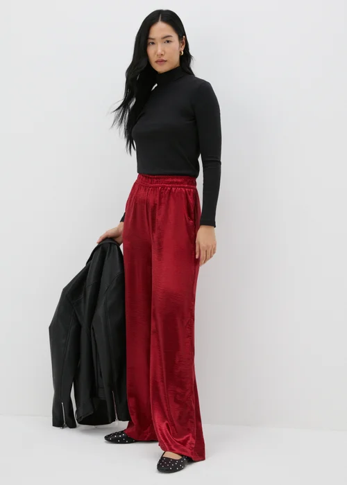 Red Textured Satin Wide Leg Trousers - 8 Image 3