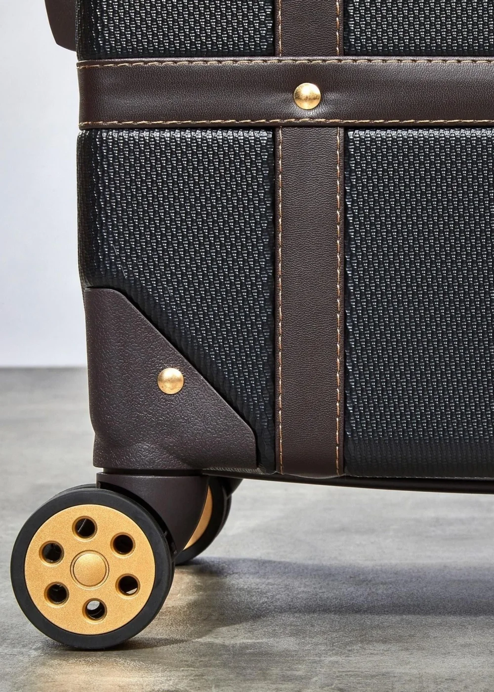 Rock Vintage Suitcase Black - Small Image 3