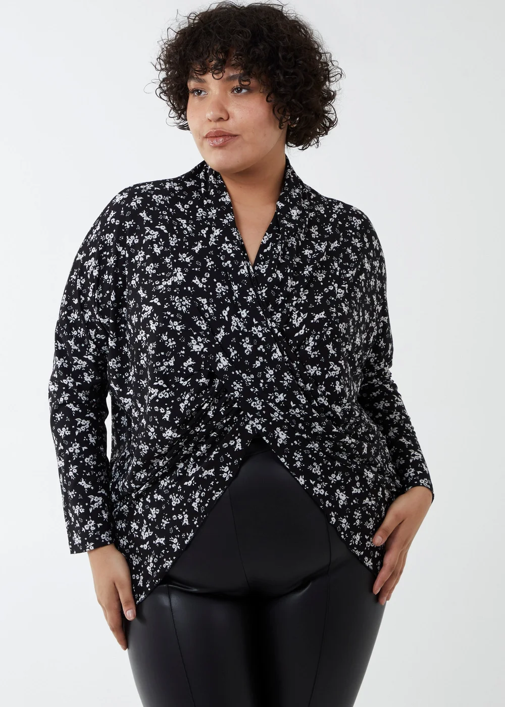 Blue Vanilla Black Curve Draped Dip Hem Top - 22-24 Image 1