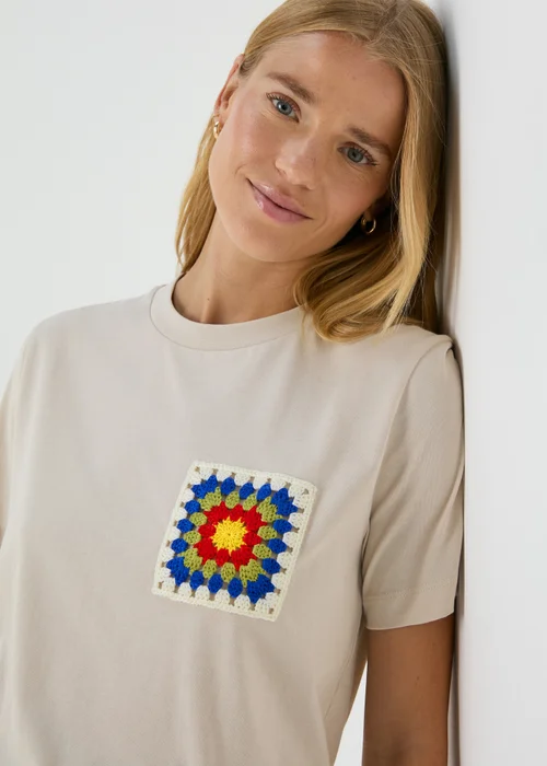 Stone Crochet Pocket T-Shirt - 8 Image 3