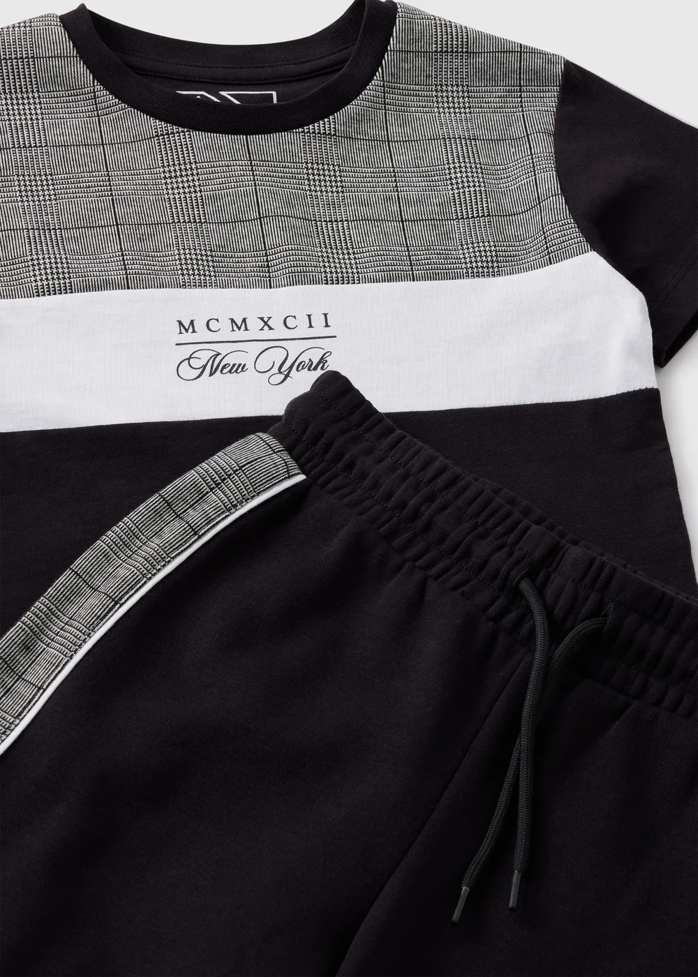 Boys Black Jacquard T-Shirt & Jogging Bottoms Set (7-15yrs) - Age 7 Years Image 2