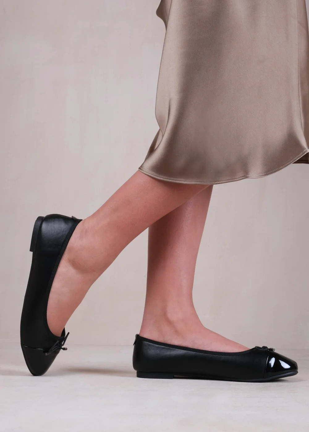 Where's That From Black Janice Extra Wide PU Ballerina Flats - Size 8 Image 2