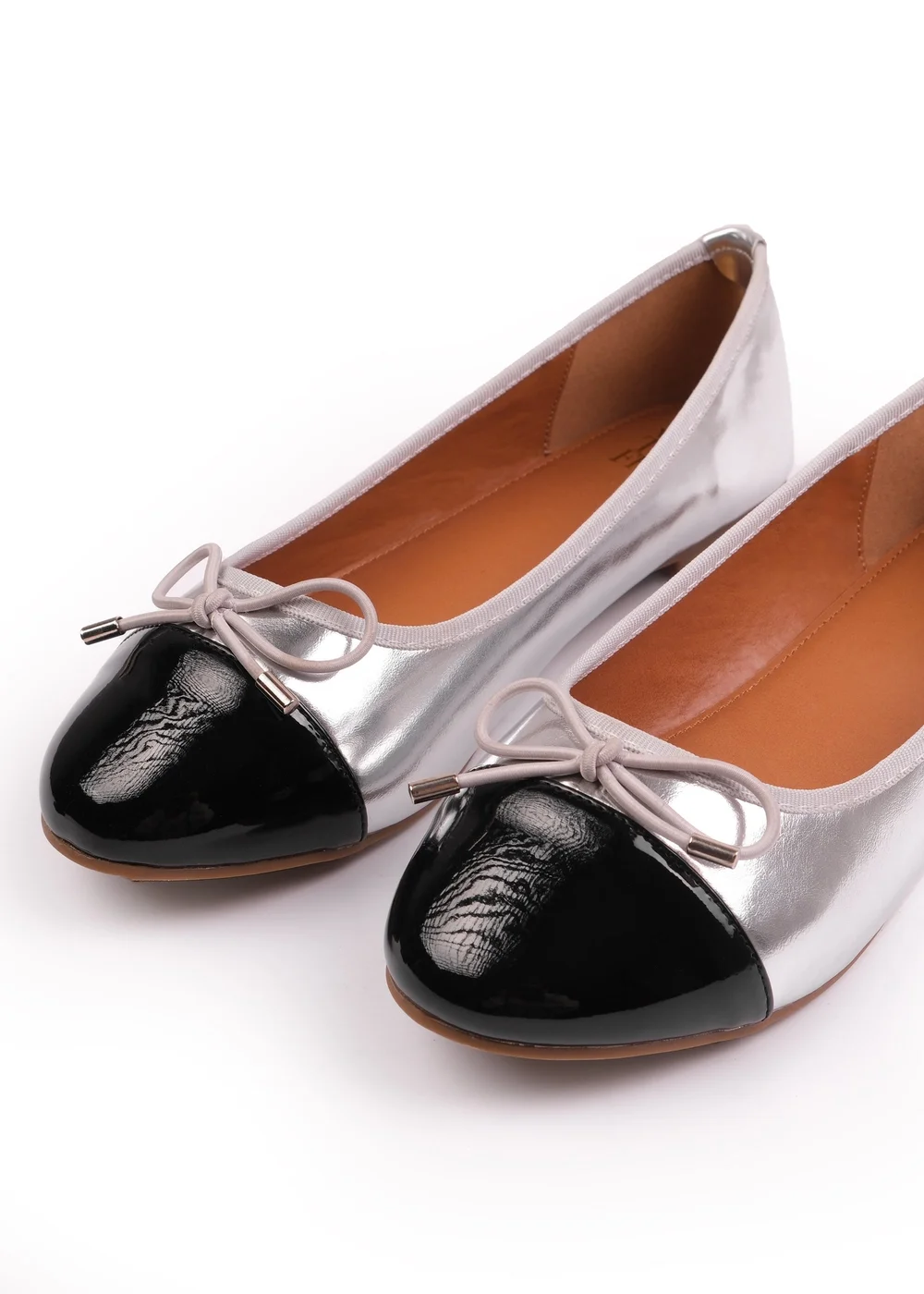 Where's That From Silver Metallic Janice Extra Wide Ballerina Flats - Size 8 Image 3