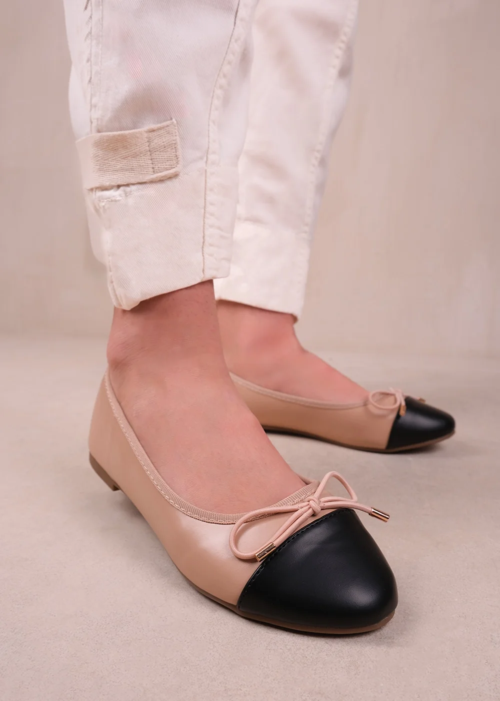 Where's That From Cream Janice Extra Wide PU Ballerina Flats - Size 4 Image 2