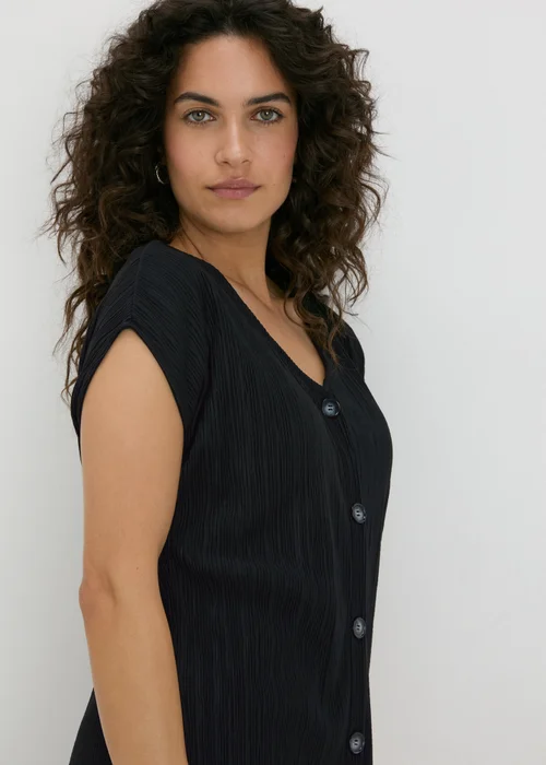 Black Plisse Button V-Neck T-Shirt - 8 Image 3