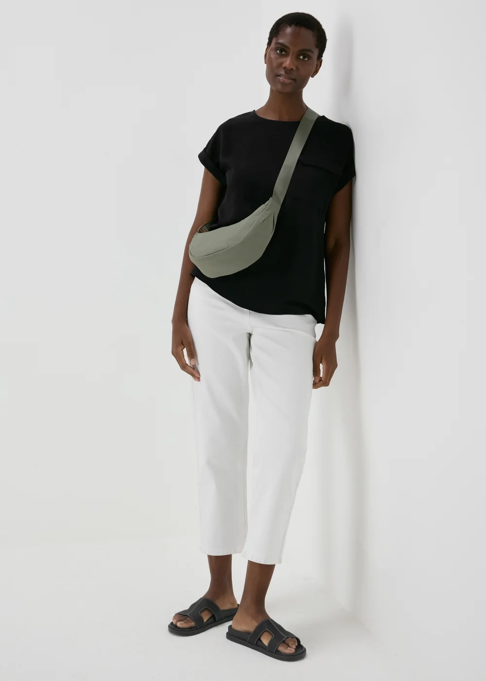 Black Pocket Front T-Shirt - Size 8 Image 4