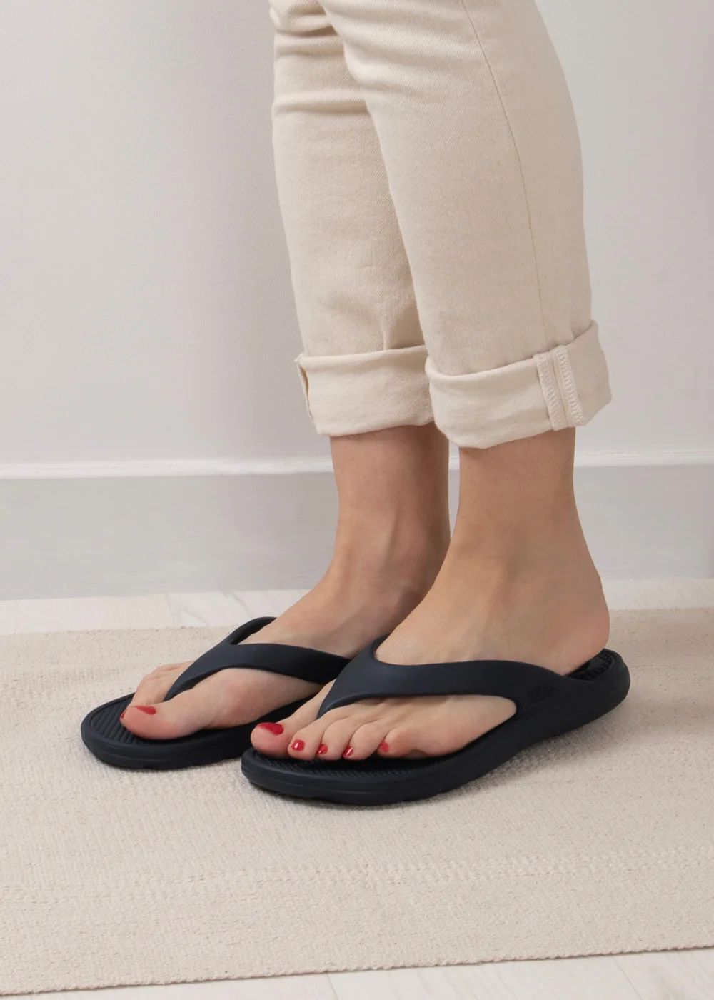 Totes Solbounce Black Toe Post - 3 Image 2
