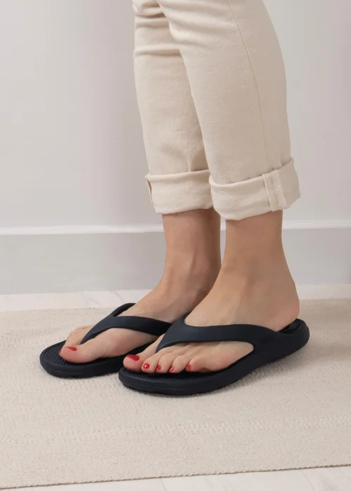 Totes Solbounce Black Toe Post - 3 Image 2