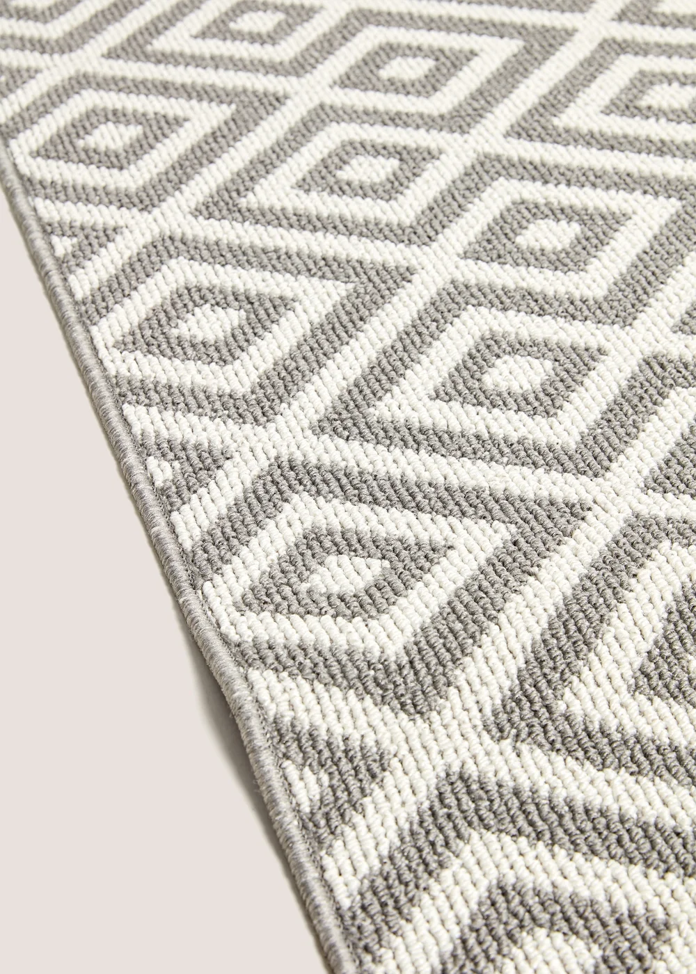 Silver Geometric Runner Image 2